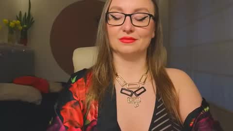 DOM MUMMY online show from March 9, 2026, 5:44 am