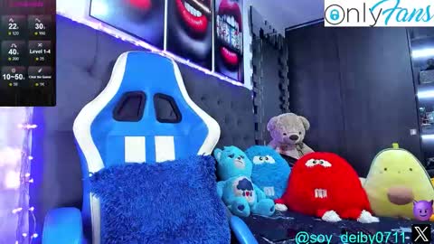 Snapshot of domenique_stoll chatting on December 21, 2025, 5:03 am DAVID 3 online show from December 21, 2025, 5:03 am