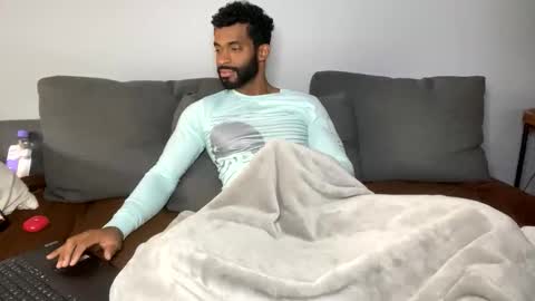 Domi online show from November 28, 2025, 8:00 pm