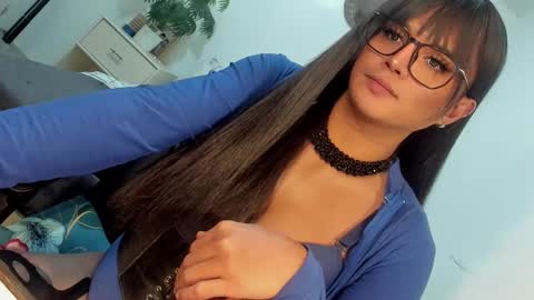 Snapshot of domina_angela chatting on February 4, 2025, 4:39 pm ANGELA online show from February 4, 2025, 4:39 pm