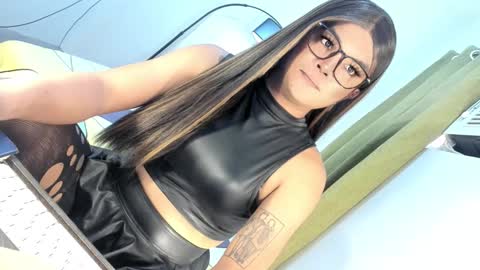 Snapshot of domina_angela chatting on September 24, 2025, 4:38 am ANGELA online show from September 24, 2025, 4:38 am