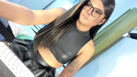 Snapshot of domina_angela chatting on October 2, 2025, 4:08 am ANGELA online show from October 2, 2025, 4:08 am