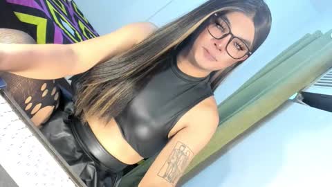 Snapshot of domina_angela chatting on October 15, 2025, 8:58 am ANGELA online show from October 15, 2025, 8:58 am