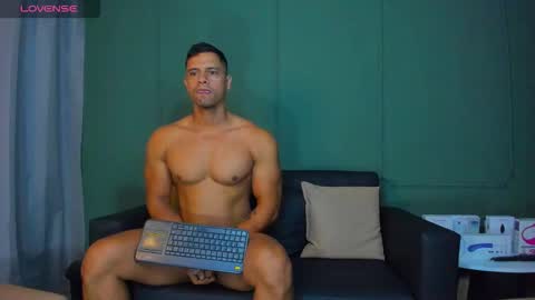 Dominc berry online show from March 27, 2026, 12:05 pm