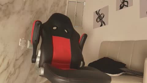 Snapshot of dominic__brown chatting on February 4, 2026, 10:36 pm Dominic online show from February 4, 2026, 10:36 pm