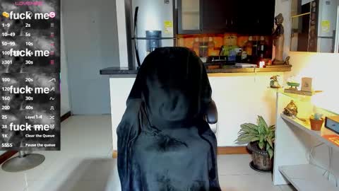 SANTI  independent model online show from October 4, 2025, 1:47 am