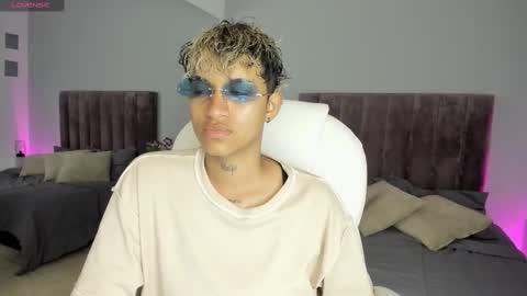 Snapshot of dominick_joness chatting on January 19, 2025, 1:33 pm Dominick  online show from January 19, 2025, 1:33 pm