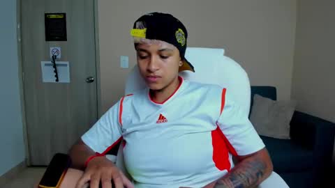 Snapshot of dominick_joness chatting on September 10, 2025, 4:56 am Dominick  online show from September 10, 2025, 4:56 am