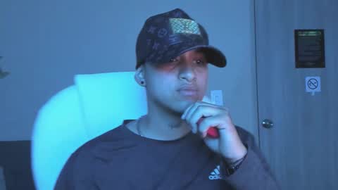 Snapshot of dominick_joness chatting on October 6, 2025, 4:10 am Dominick  online show from October 6, 2025, 4:10 am