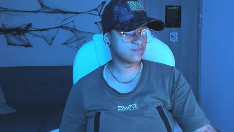 Snapshot of dominick_joness chatting on October 7, 2025, 6:43 am Dominick  online show from October 7, 2025, 6:43 am