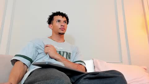 Dominick Star online show from January 16, 2025, 9:27 am