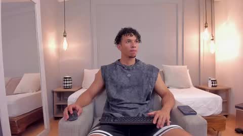 Dominick Star online show from September 23, 2025, 4:04 am