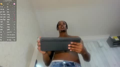 Snapshot of dominicsccott chatting on September 27, 2025, 12:32 pm Dominicscott online show from September 27, 2025, 12:32 pm