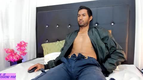 Snapshot of dominikx_ chatting on February 18, 2026, 12:01 pm dominikx_ online show from February 18, 2026, 12:01 pm