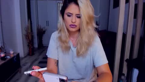 Tessa online show from September 14, 2025, 6:07 pm