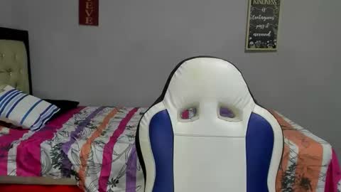 Snapshot of dona_tella chatting on February 4, 2026, 9:20 pm dona_tella online show from February 4, 2026, 9:20 pm