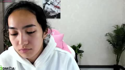 Aura online show from October 6, 2025, 3:26 am