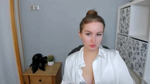 Snapshot of donnasensual chatting on October 17, 2025, 10:51 am DonnaSensual online show from October 17, 2025, 10:51 am