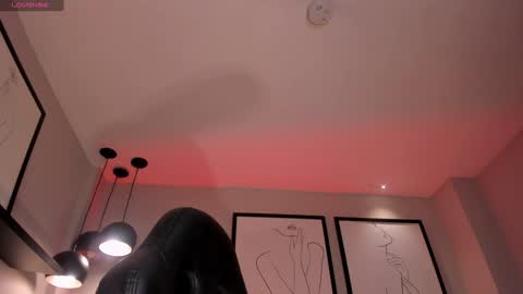  Donna Stonne  online show from February 8, 2025, 10:40 pm