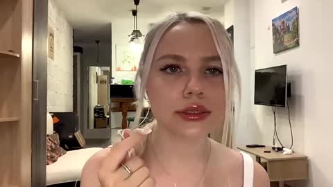 Snapshot of donnettakeblish chatting on October 29, 2025, 4:09 pm Stella online show from October 29, 2025, 4:09 pm