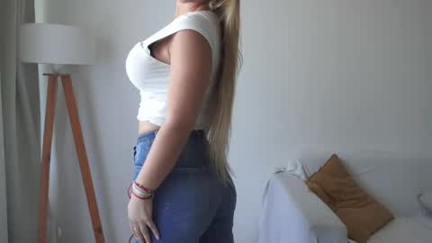 Donatella online show from September 9, 2025, 12:05 pm