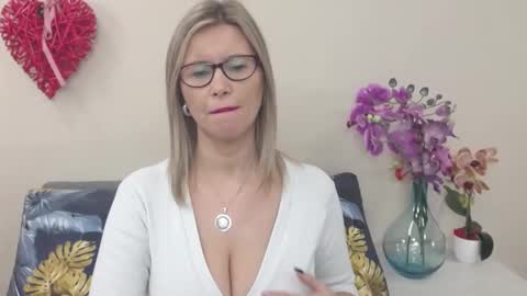Snapshot of doreenkiss chatting on January 20, 2025, 7:15 am DoreenSexy online show from January 20, 2025, 7:15 am