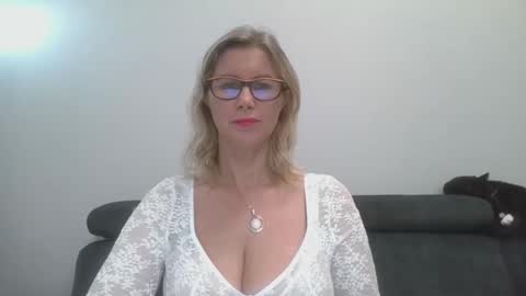Snapshot of doreenkiss chatting on September 14, 2025, 6:07 pm DoreenSexy online show from September 14, 2025, 6:07 pm