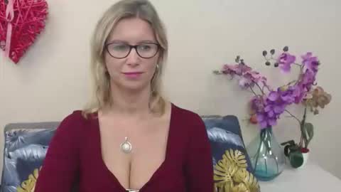 Snapshot of doreenkiss chatting on October 10, 2025, 7:51 am DoreenSexy online show from October 10, 2025, 7:51 am