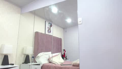 Anny online show from December 22, 2025, 12:57 pm