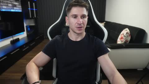 Dorian Reyes online show from December 17, 2024, 11:27 pm