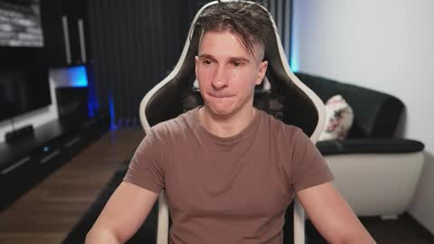 Dorian Reyes online show from November 4, 2025, 10:42 pm