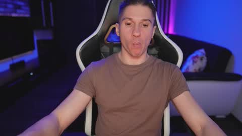 Dorian Reyes online show from December 21, 2025, 9:00 pm