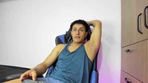 dorman_boy online show from November 11, 2025, 2:11 am