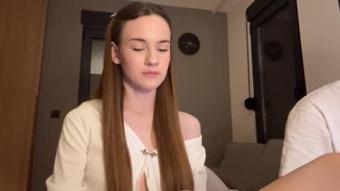 Snapshot of double_sun chatting on September 10, 2025, 8:09 pm Alice and Mark online show from September 10, 2025, 8:09 pm