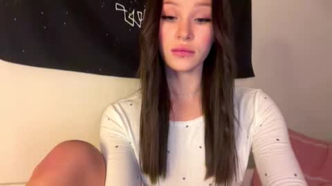 MOLLYYYY dont forget to give me a thumb up online show from October 28, 2025, 6:21 pm