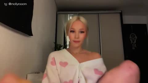 MOLLYYYY dont forget to give me a thumb up online show from May 31, 2026, 1:18 pm