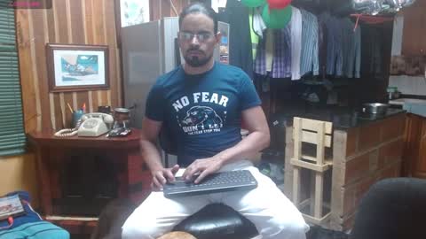 Snapshot of dr_simon84 chatting on December 22, 2024, 11:52 pm Dr Simon online show from December 22, 2024, 11:52 pm