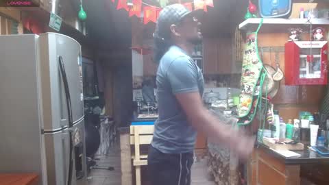 Snapshot of dr_simon84 chatting on January 4, 2025, 2:56 am Dr Simon online show from January 4, 2025, 2:56 am