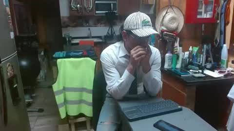 Snapshot of dr_simon84 chatting on February 2, 2025, 3:54 am Dr Simon online show from February 2, 2025, 3:54 am