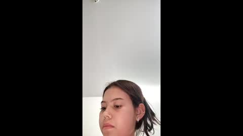 Snapshot of draculaura_x chatting on April 2, 2026, 4:10 am Laura online show from April 2, 2026, 4:10 am