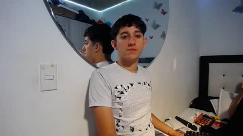 -- nicolle and jhon -- online show from November 8, 2025, 9:42 am