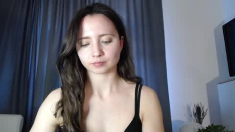 Nicole online show from April 2, 2026, 1:42 pm