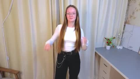 Hello im Leya online show from November 10, 2025, 5:12 pm