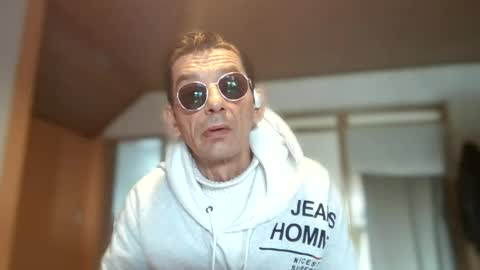 Snapshot of dreambob chatting on November 27, 2025, 12:07 pm Dreambob online show from November 27, 2025, 12:07 pm