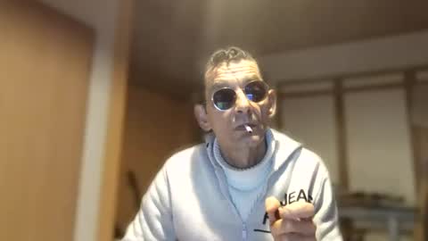 Snapshot of dreambob chatting on November 30, 2025, 3:05 pm Dreambob online show from November 30, 2025, 3:05 pm