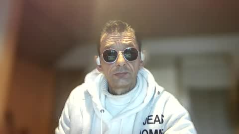 Snapshot of dreambob chatting on April 3, 2026, 4:49 pm Dreambob online show from April 3, 2026, 4:49 pm