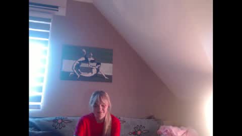 A girl online show from December 18, 2024, 7:47 am