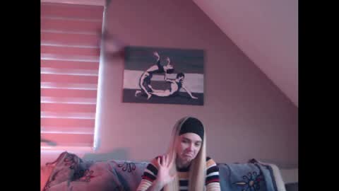 A girl online show from January 6, 2025, 7:52 am