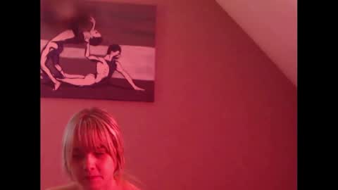 A girl online show from February 5, 2025, 11:02 am