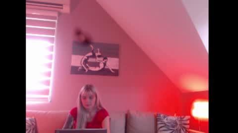 A girl online show from September 30, 2025, 7:24 am